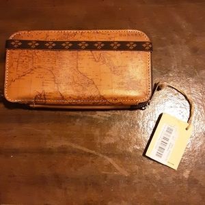 COPY - Patricia Nash Oria Zipper Billfold Signatu…